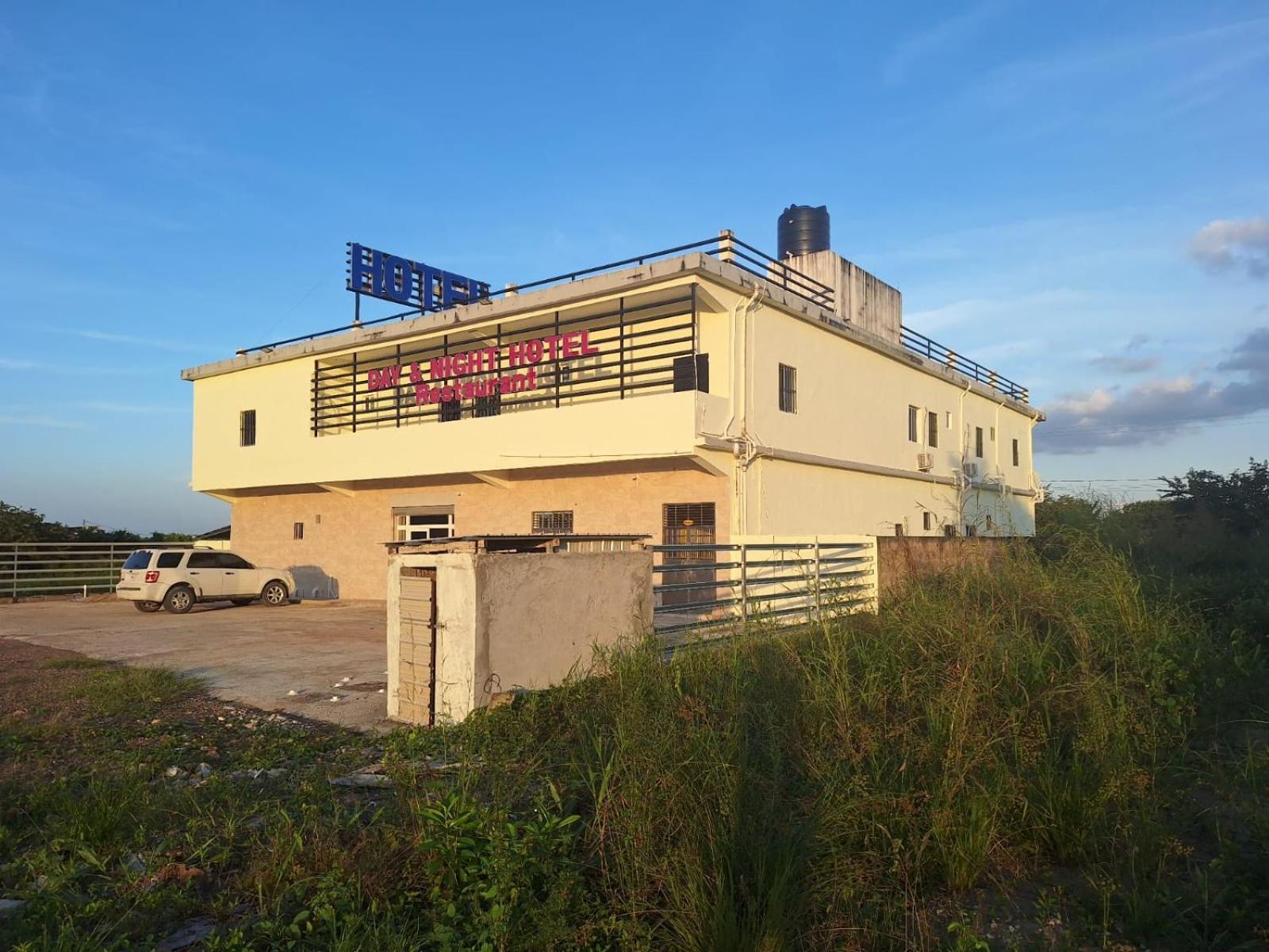 Day And Night Hotel 贝尔莫潘 外观 照片