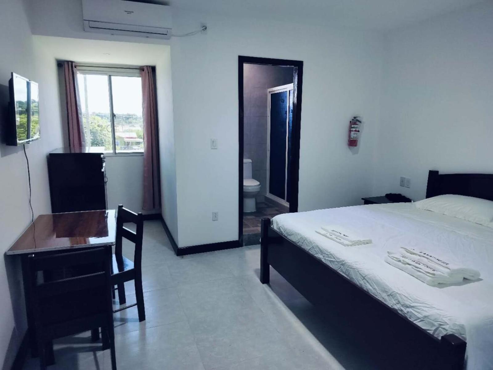 Day And Night Hotel 贝尔莫潘 外观 照片